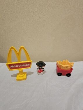 VTG Fisher Price Little  People McDonald's Items.  Sign, Fry Wagon, & Hamburglar